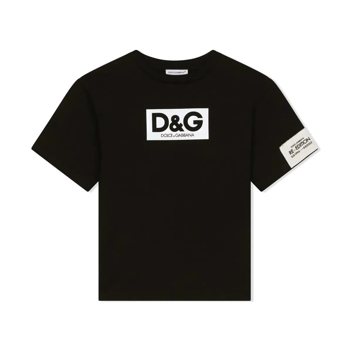 t-shirt in black in black