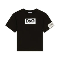 t-shirt in black in black