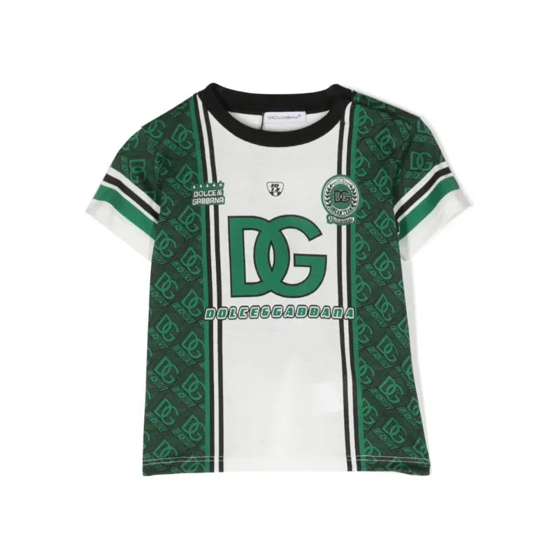 t-shirt in green in green