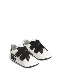 LOW-TOP SNEAKERS IN BLACK & WHITE