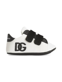 LOW-TOP SNEAKERS IN BLACK & WHITE
