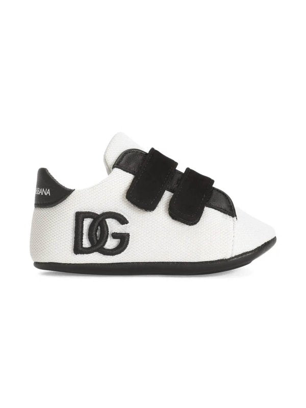 LOW-TOP SNEAKERS IN BLACK & WHITE