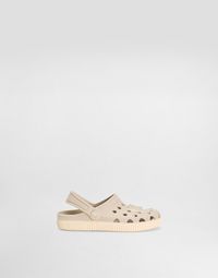 BEACHWEAR IN SAND