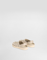 BEACHWEAR IN SAND