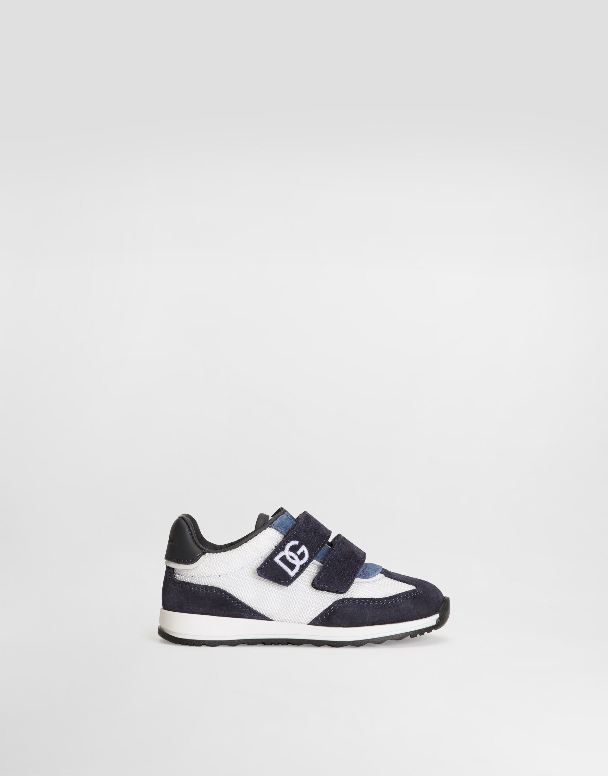 LOW-TOP SNEAKERS IN BLACK