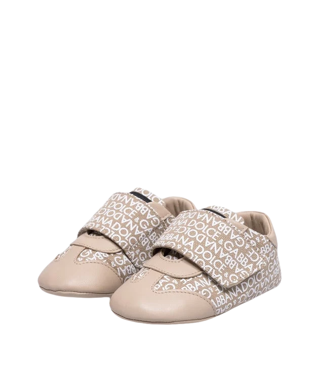 SNEAKERS WITH A LOGO-PRINT