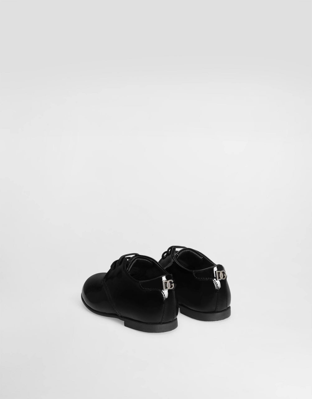 LACE-UPS IN BLACK