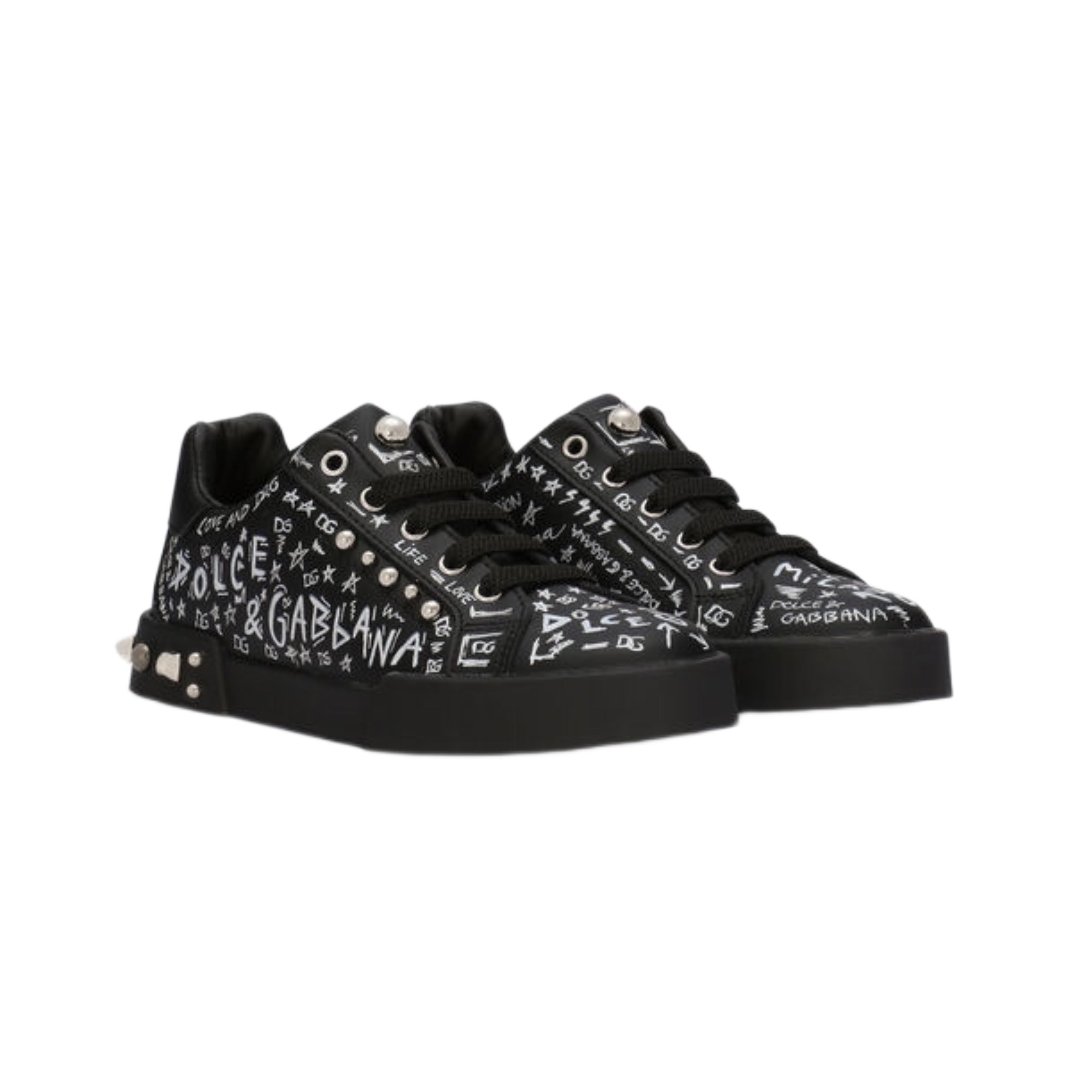 LOW-TOP GRAFFITI SNEAKERS IN BLACK AND WHITE