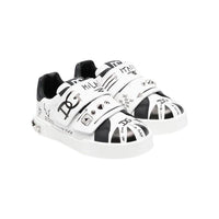 low-top sneakers in black