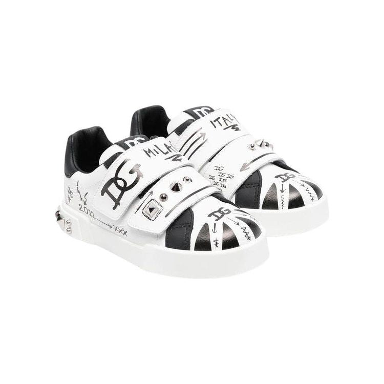 low-top sneakers in black