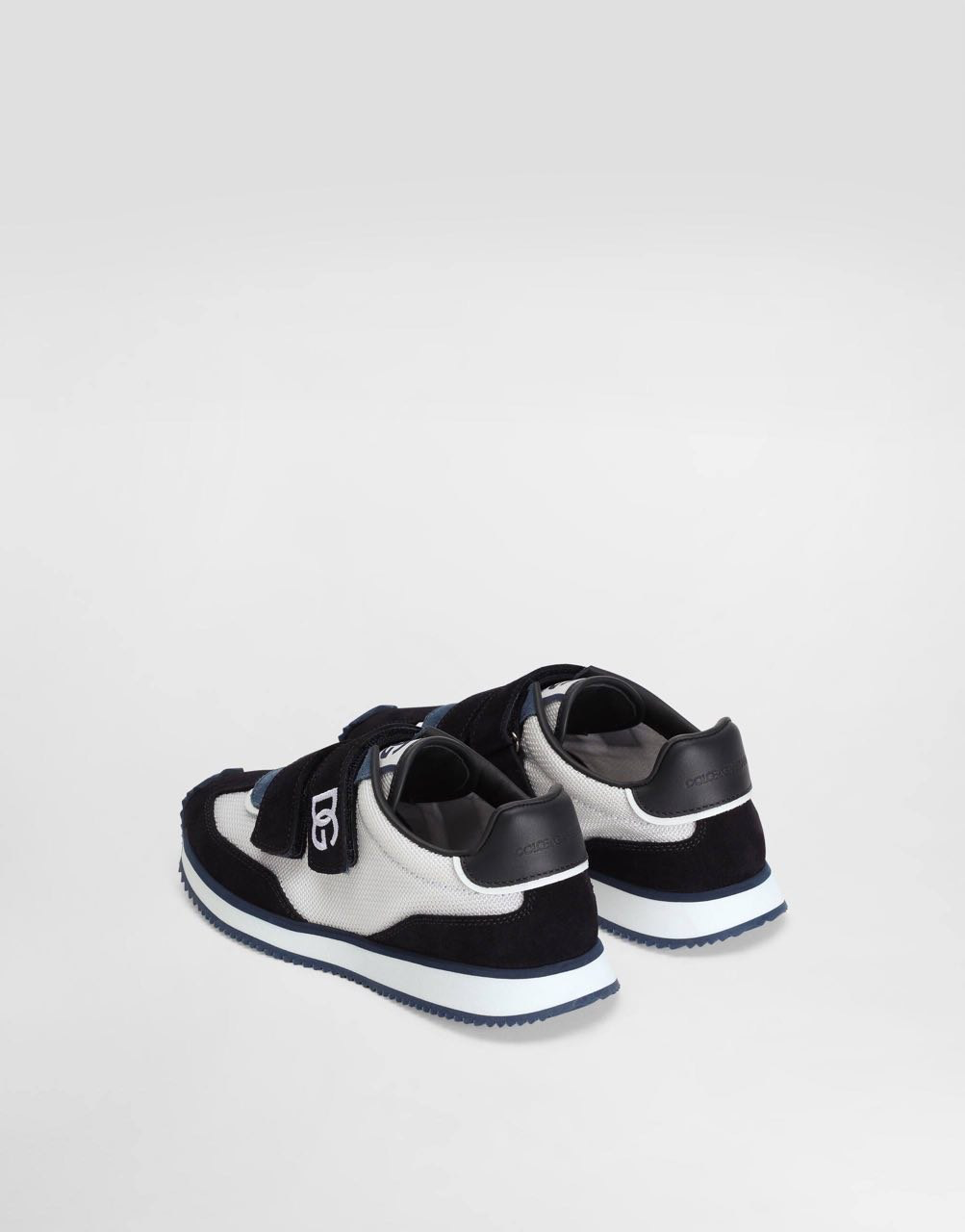 LOW-TOP SNEAKERS IN BLACK