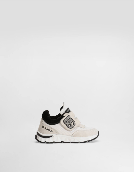 LOW-TOP SNEAKERS IN BLACK & WHITE